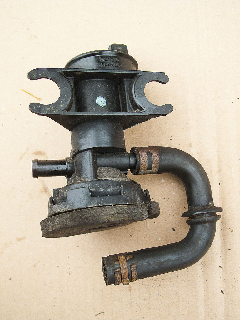 Purge valve location 97 XJ6 base X300 Jaglovers Forums