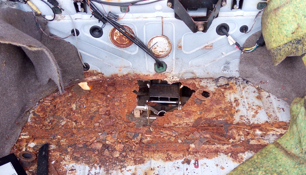 Very rusty trunk floor in MY88 - XJ40 - Jag-lovers Forums
