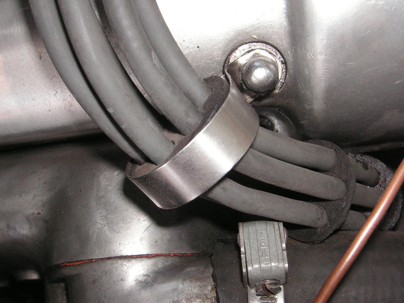 XK120 spark plug wire spacers XK Jaglovers Forums