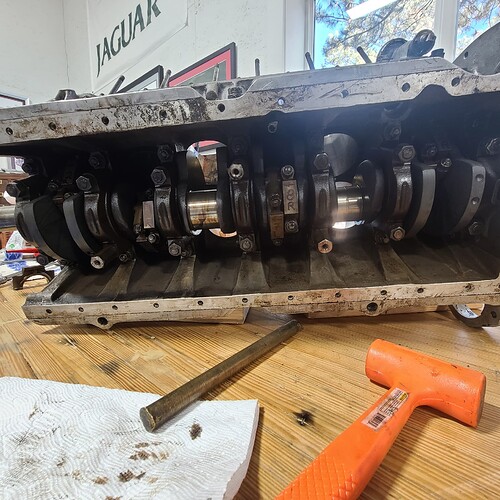 1 -Crankshaft with numbered piston conrods and special nutsfor oilpick-up tube