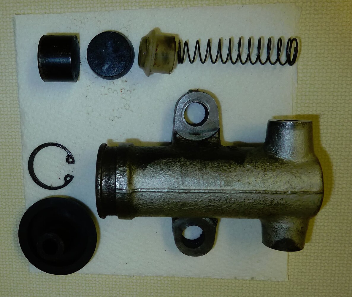 Another clutch slave cylinder adjustment thread EType Jaglovers