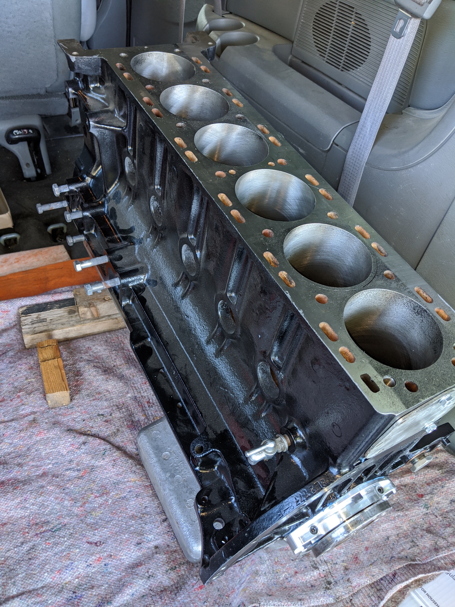 Scratched engine block surface after machine work XKEngine Jag