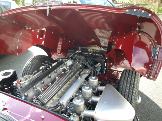 Jag E Type Ins Pics 11.2 (9).JPG