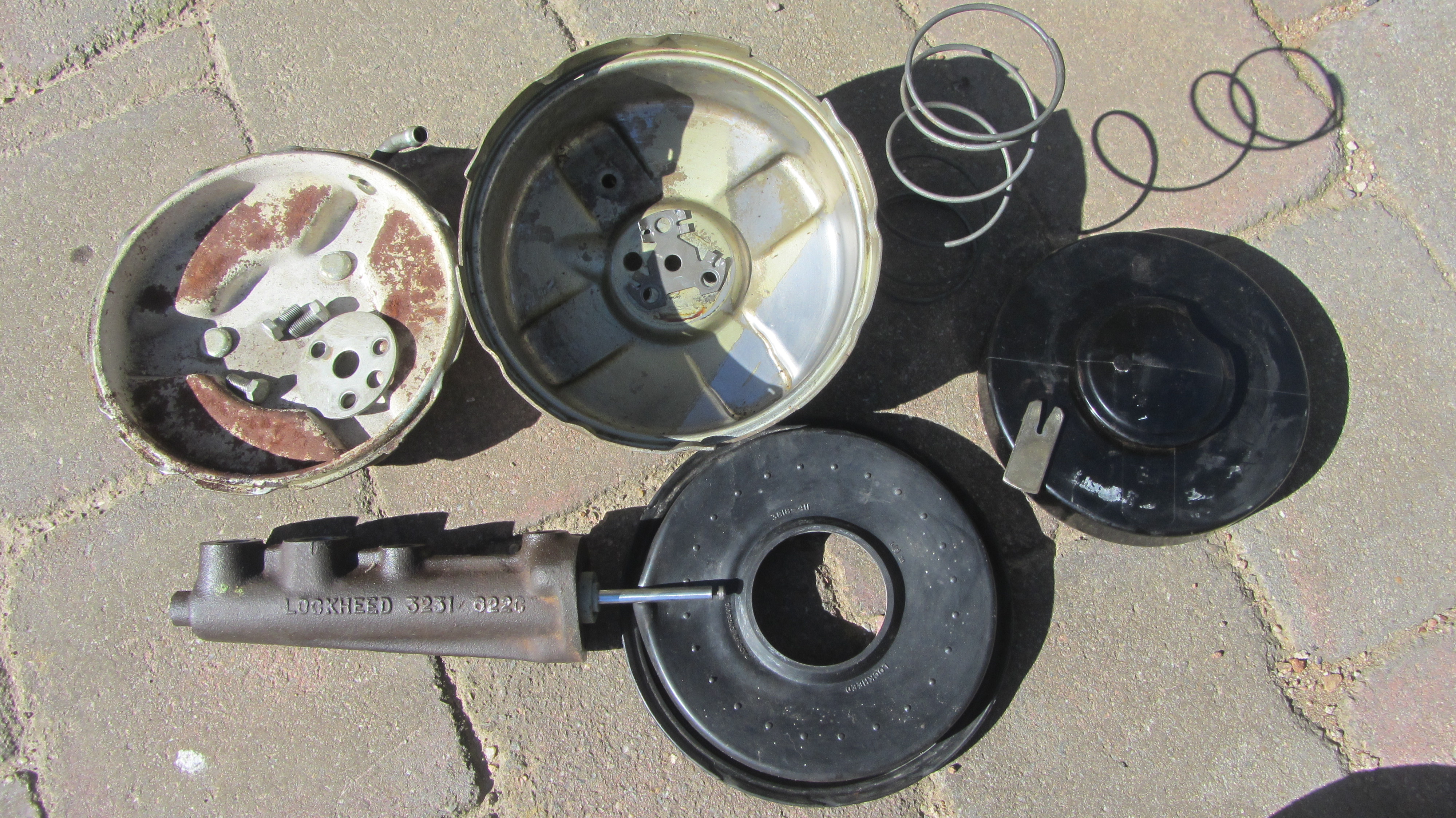 What is inside the brake booster and cylinder? EType Jaglovers Forums