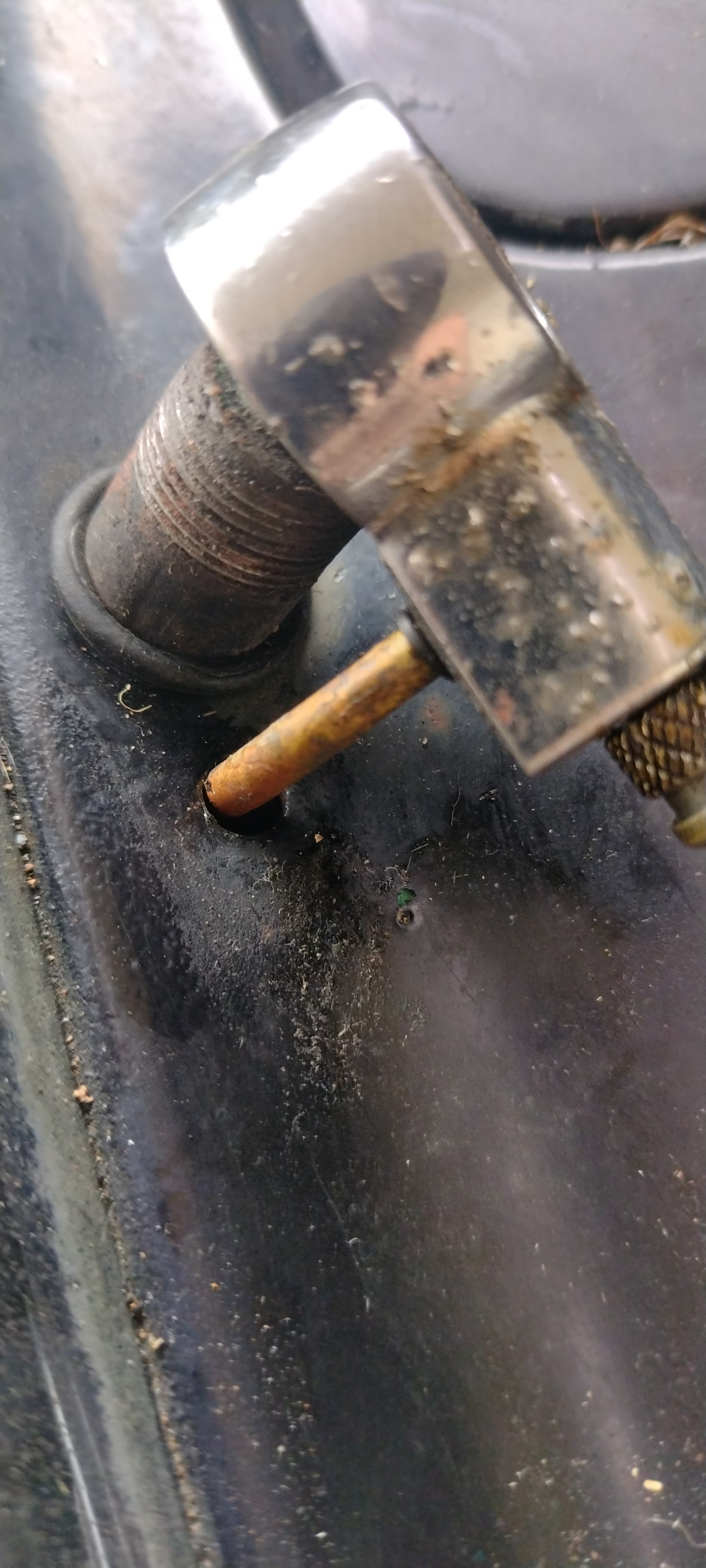 Washer fluid hose disconnected just under dash 420G Saloons Jag