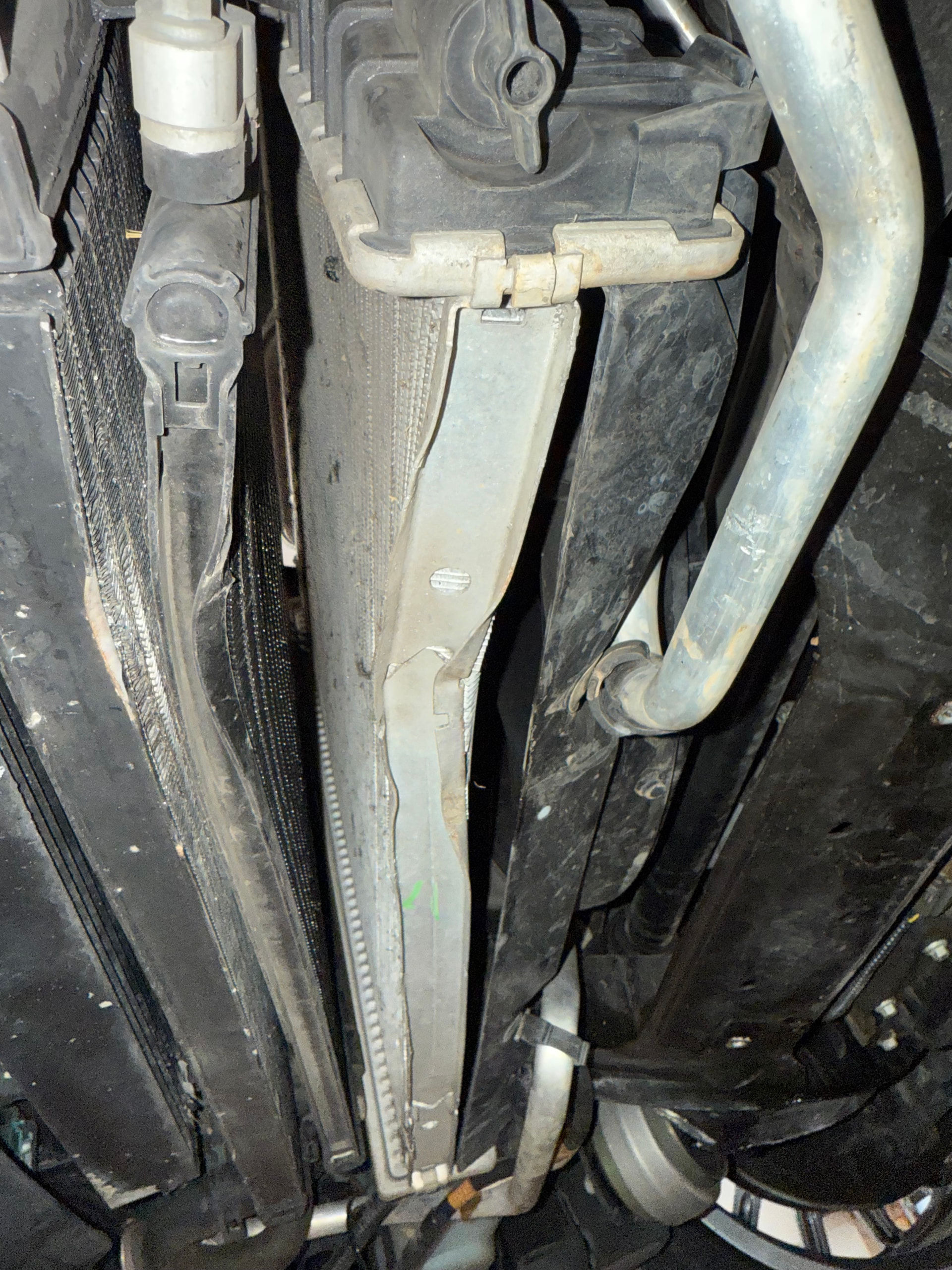 Radiator, condenser bent! X350 2005 XJR - X300 - Jag-lovers Forums