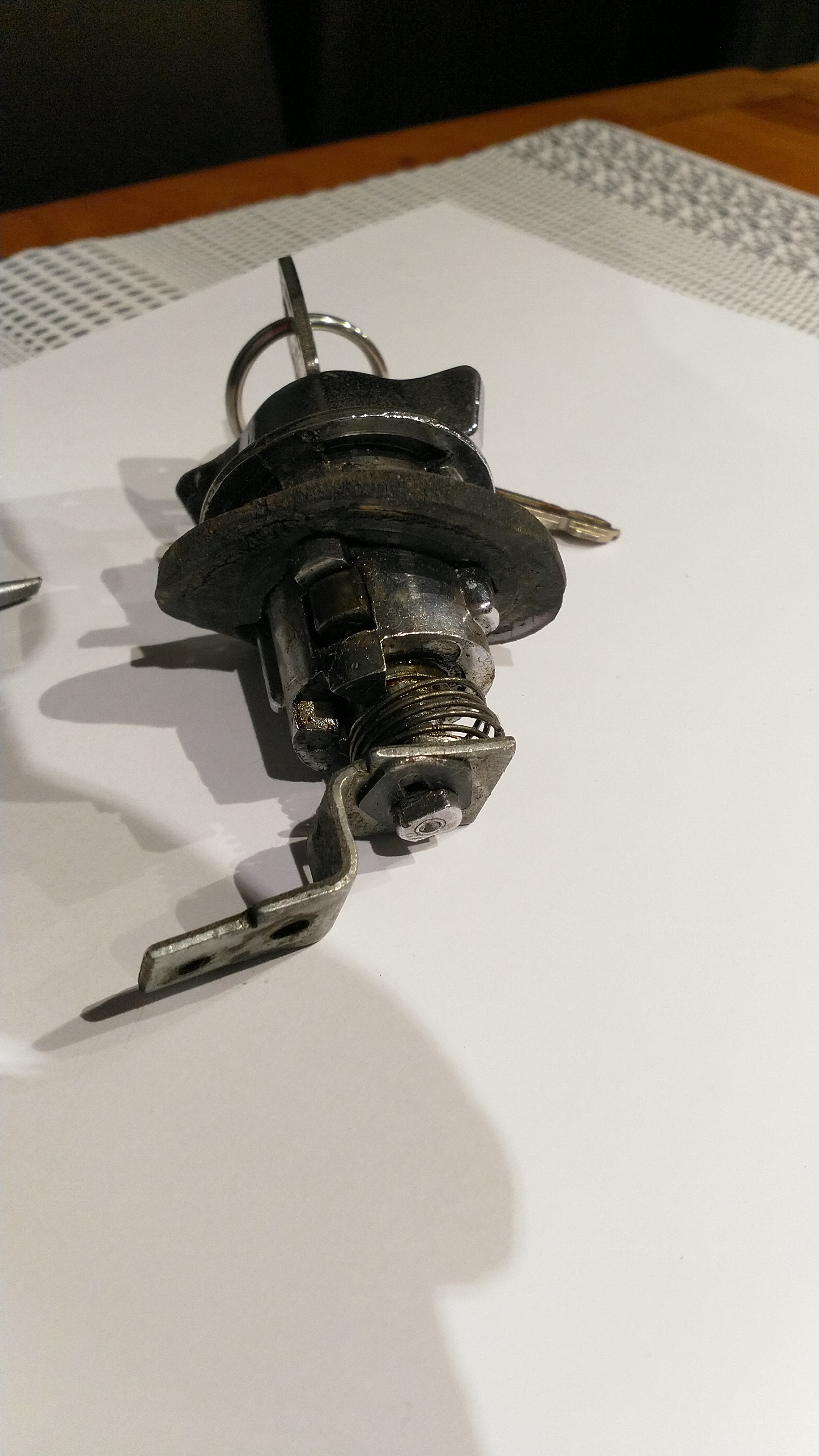 Pictures of trunk and door locks XJ Jaglovers Forums