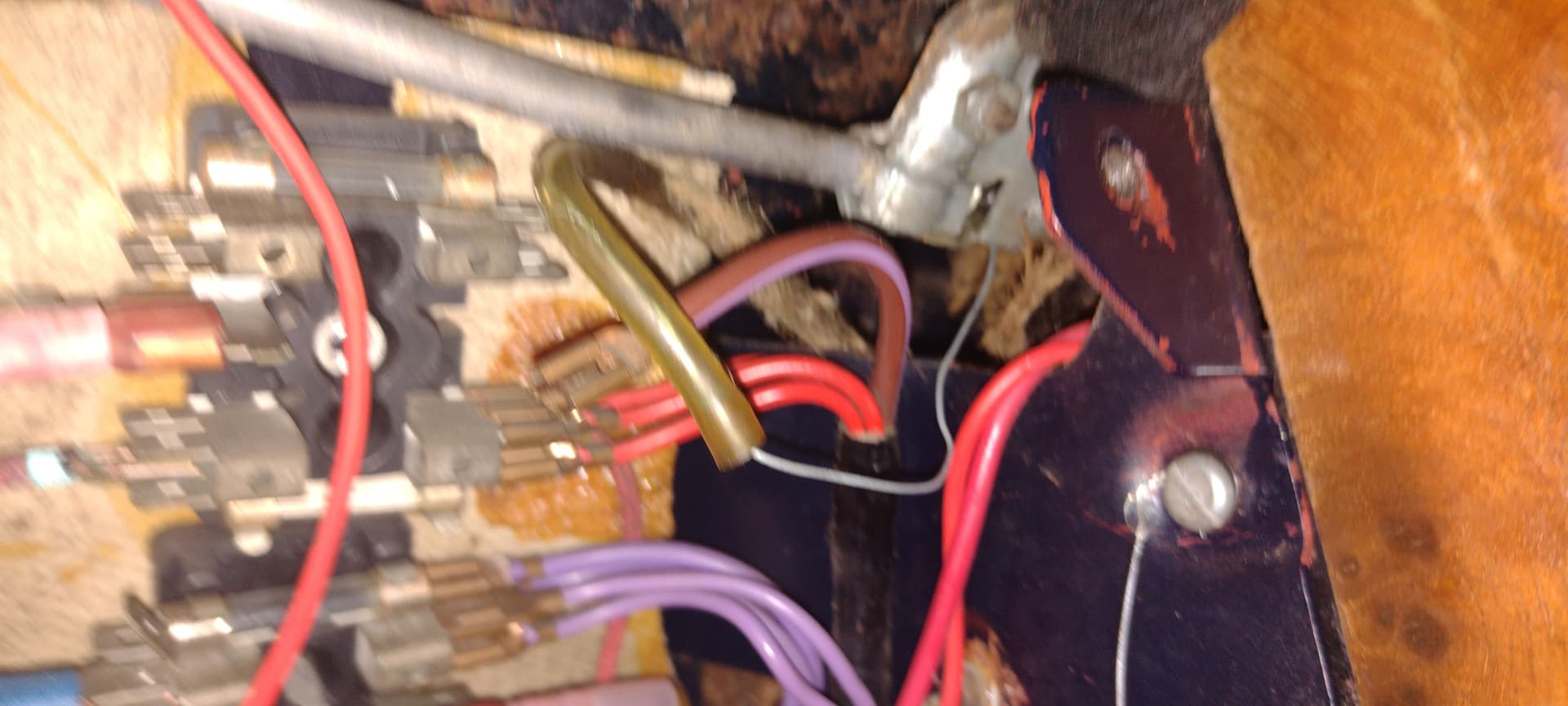 Washer fluid hose disconnected just under dash 420G Saloons Jag