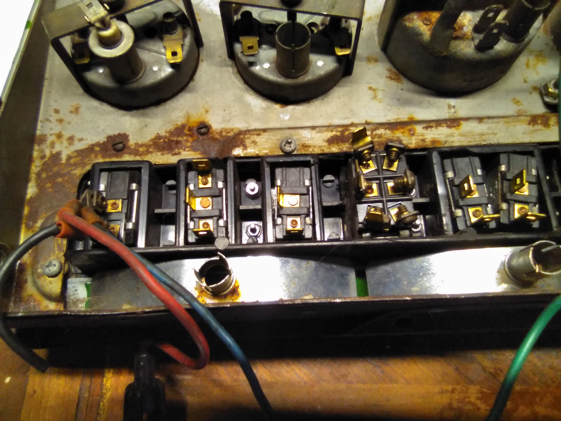 Is this set of switches below center gauges original or a modification ...