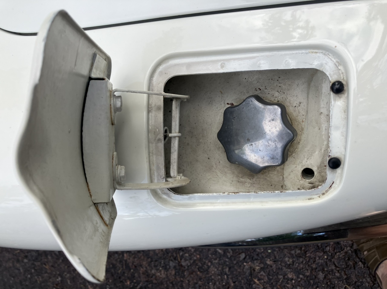 Fuel tank hisses when filler cap removed EType Jaglovers Forums