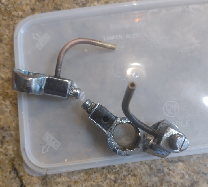 Washer fluid hose disconnected just under dash 420G Saloons Jag