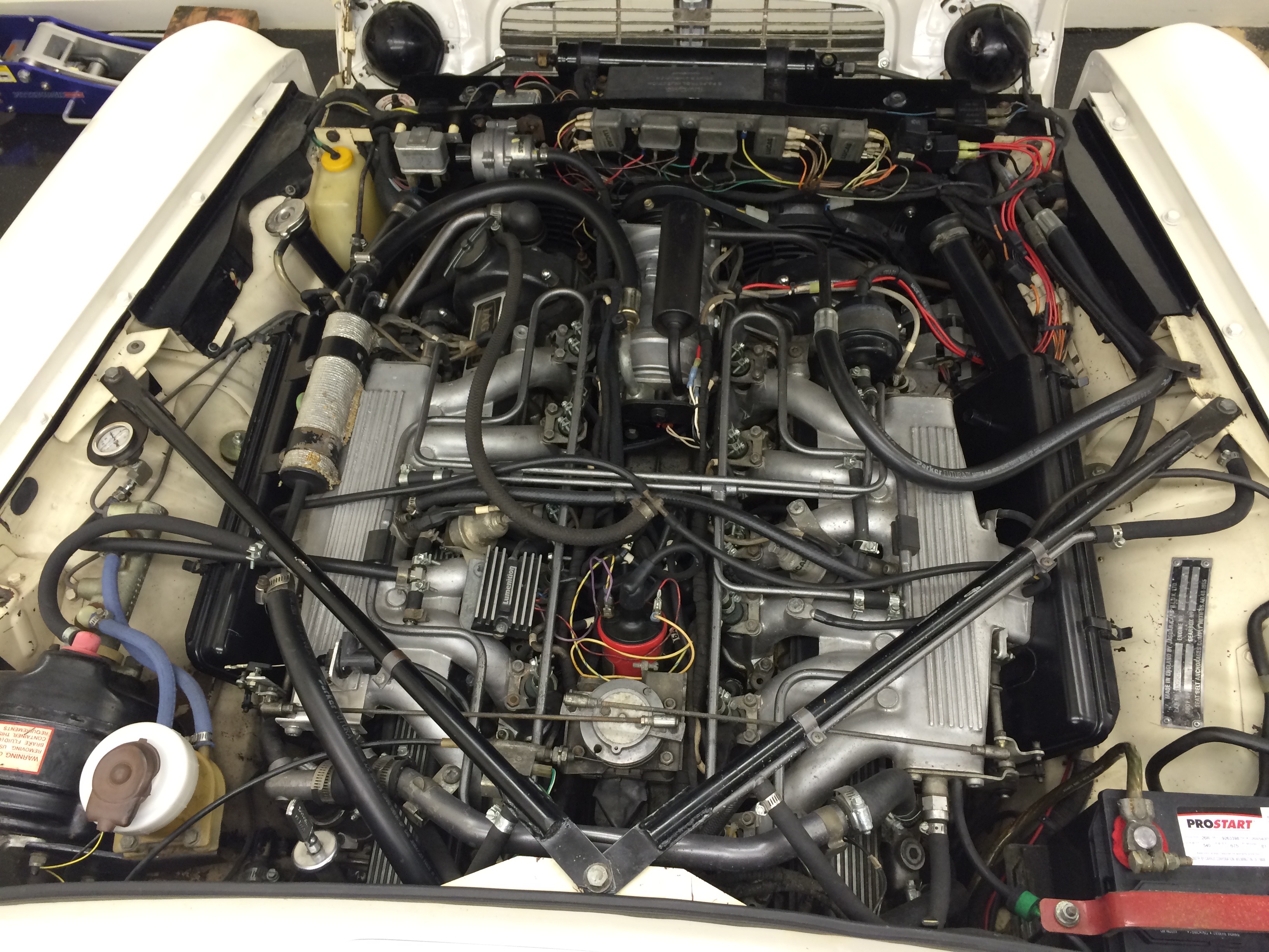 Voltage drop at idle in gear affect DJetronic system? V12Engine