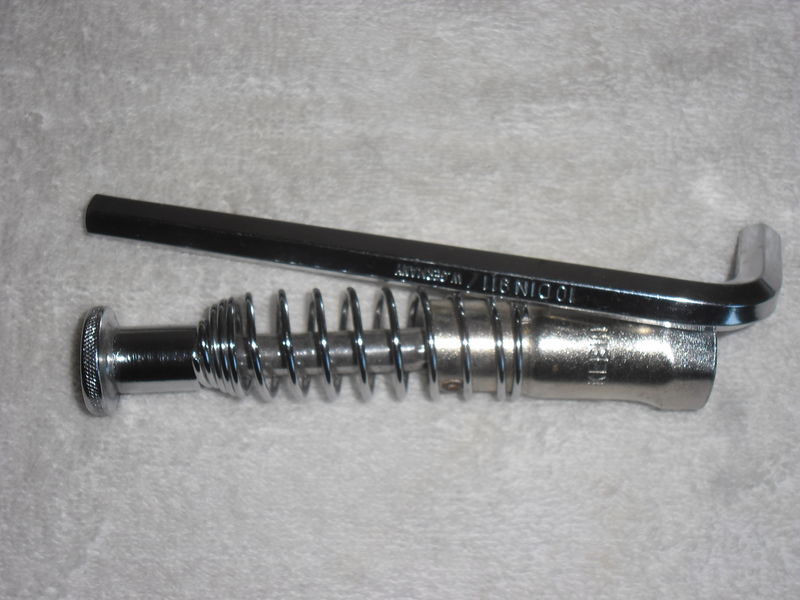 Aluminum cylinder heads, spark plugs, antiseize, & galvanic corrosion