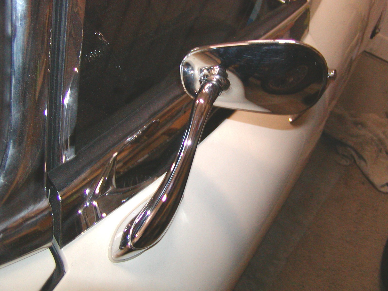 Door mirror with or without black seal around glass - E-Type - Jag ...