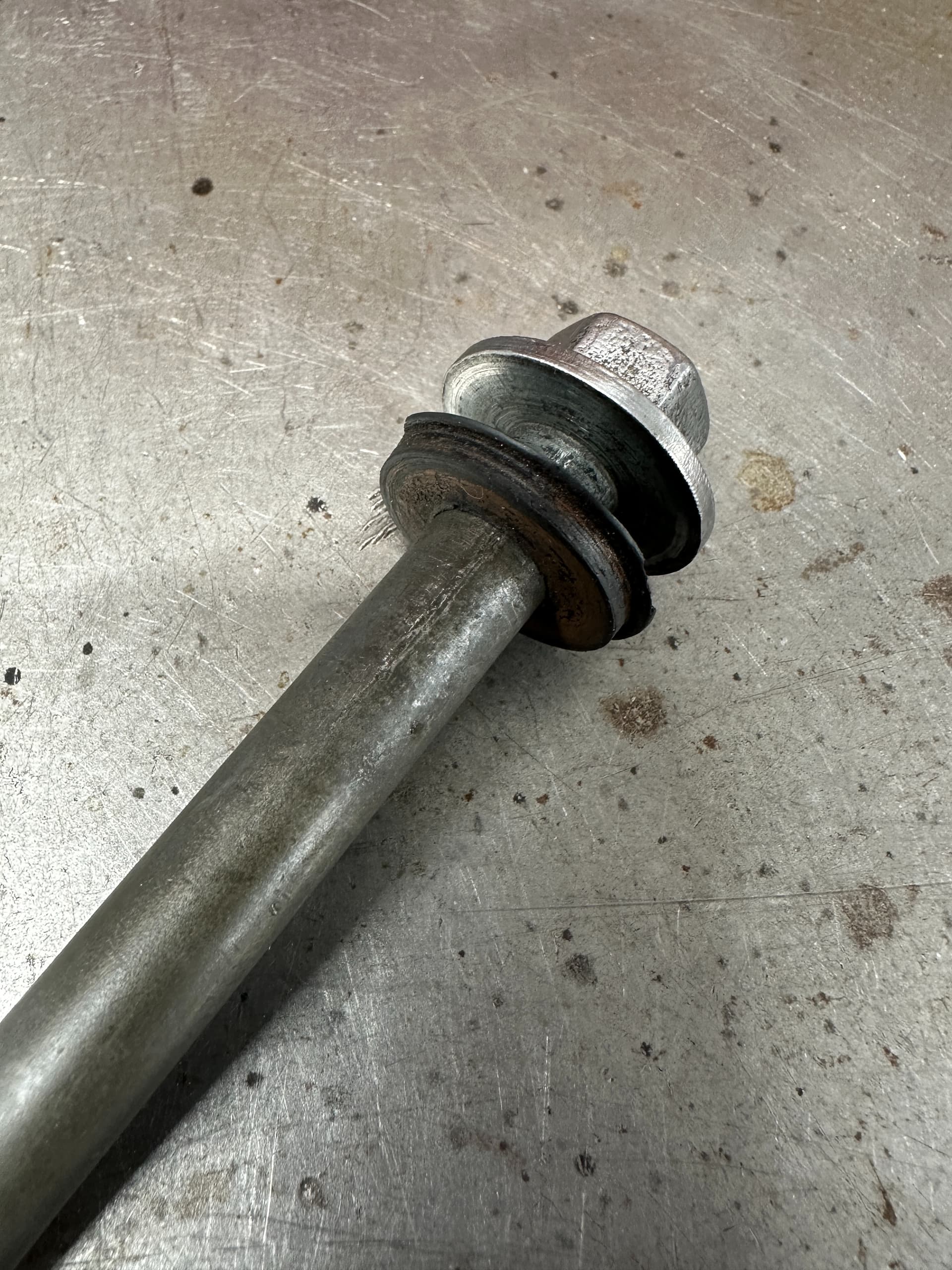 Oil filter canister retaining bolt parts - XK - Jag-lovers Forums
