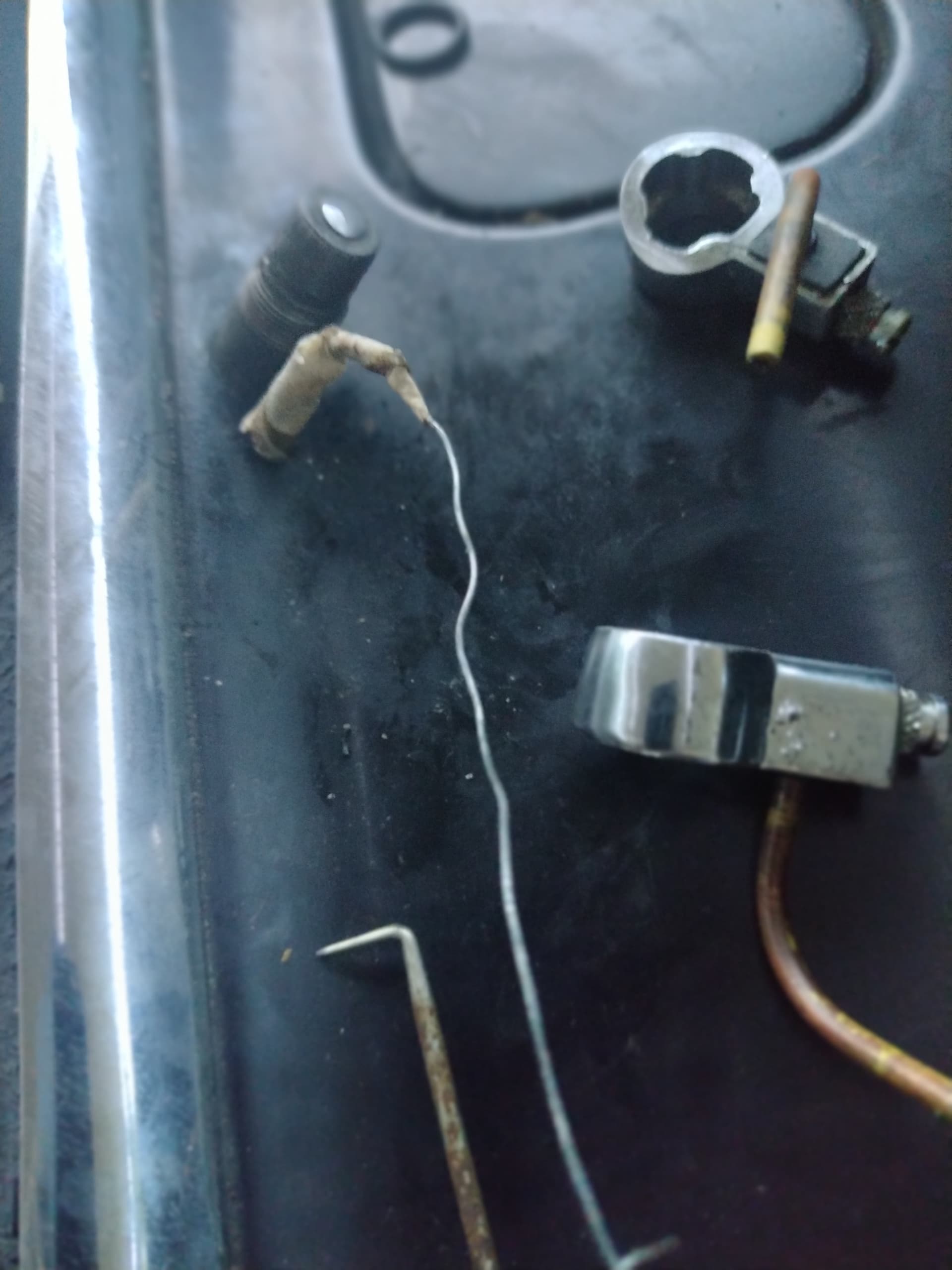 Washer fluid hose disconnected just under dash 420G Saloons Jag