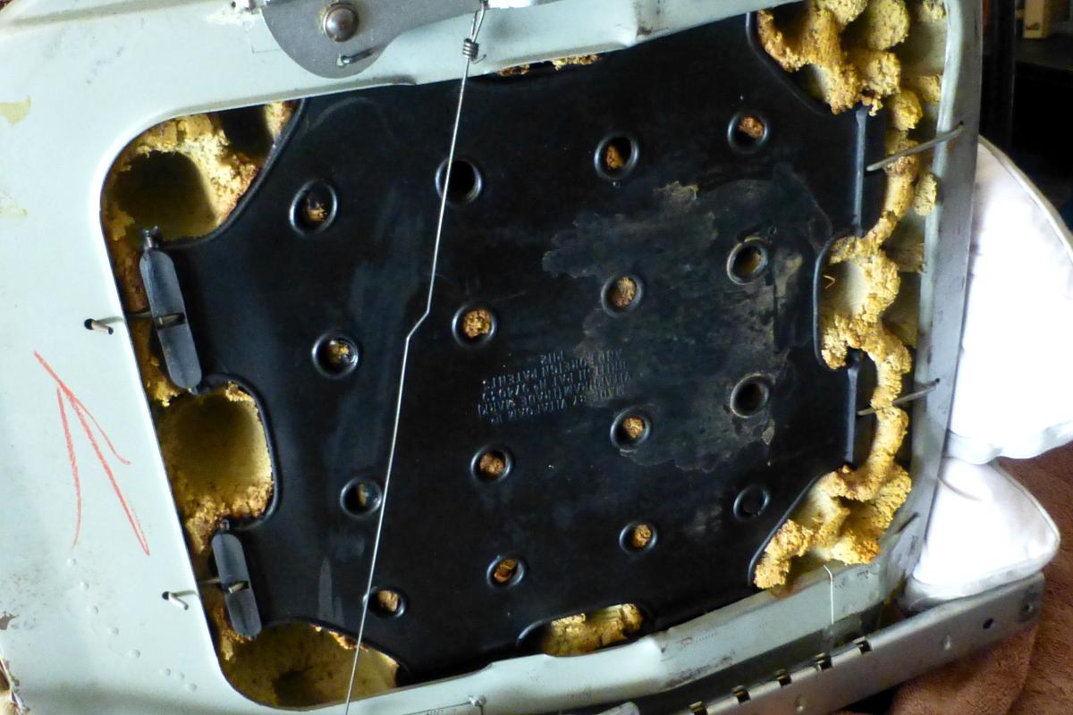 Installing new leather covers Use seat diaphragm or? EType Jag