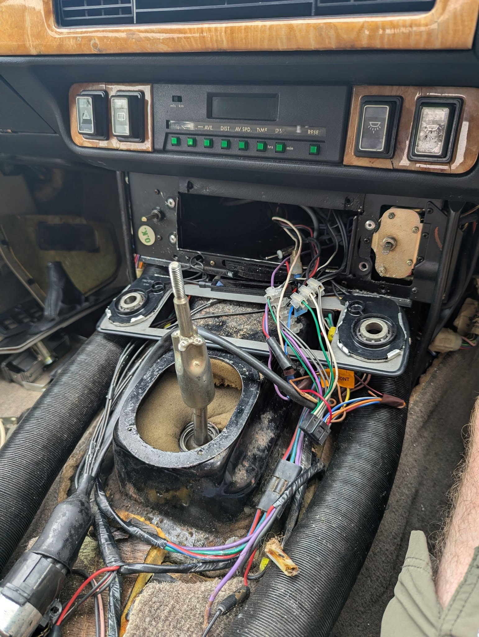Manual gearbox bushing replacement access (1985 XJ-SC 3.6) - XJ-S